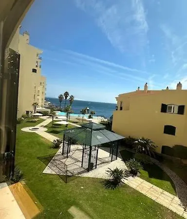 Beachfront With A Pool- Lägenhet