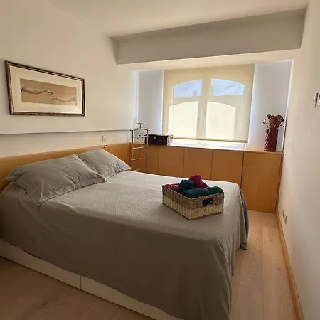 1 Bedroom With A Pool - 5 Min Carcavelos Surf - Lisbon Train 15 Min Apartment *