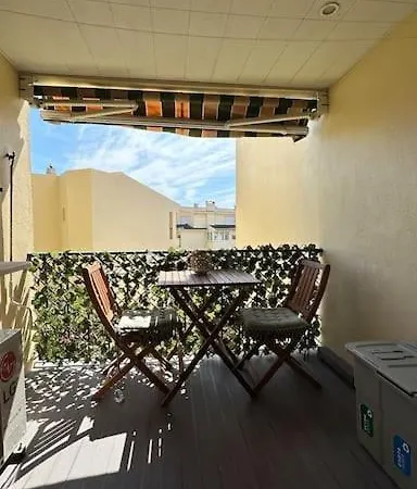 Apartamento Beachfront With A Pool-