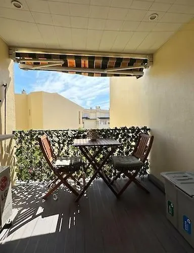 Apartmán Beachfront With A Pool-